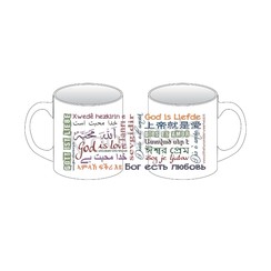 Mok met opdruk: God is liefde in 18 verschillende talen