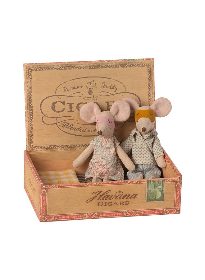 Maileg | mum and dad mice in cigar box