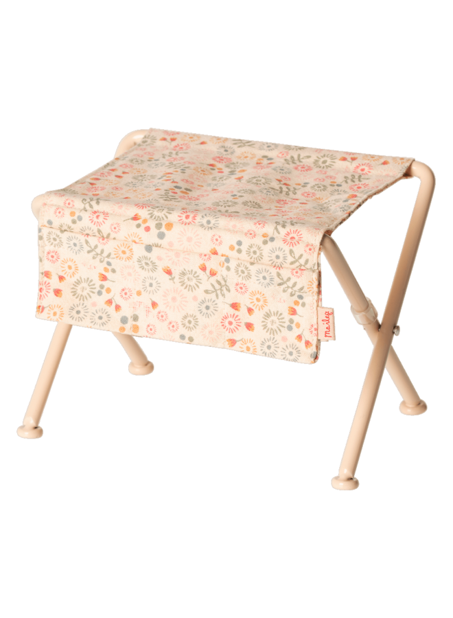 Maileg | nursery table