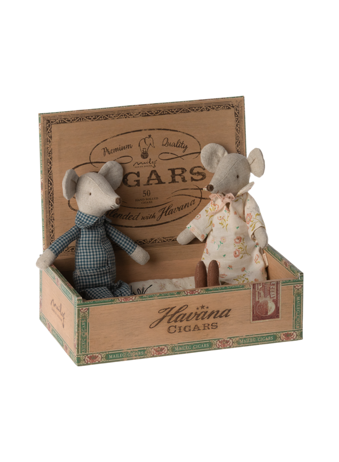 Maileg | grandma and grandpa mice in cigarbox