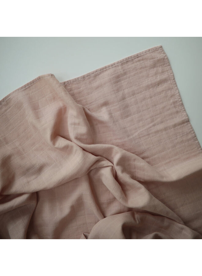 Mushie | swaddle | blush