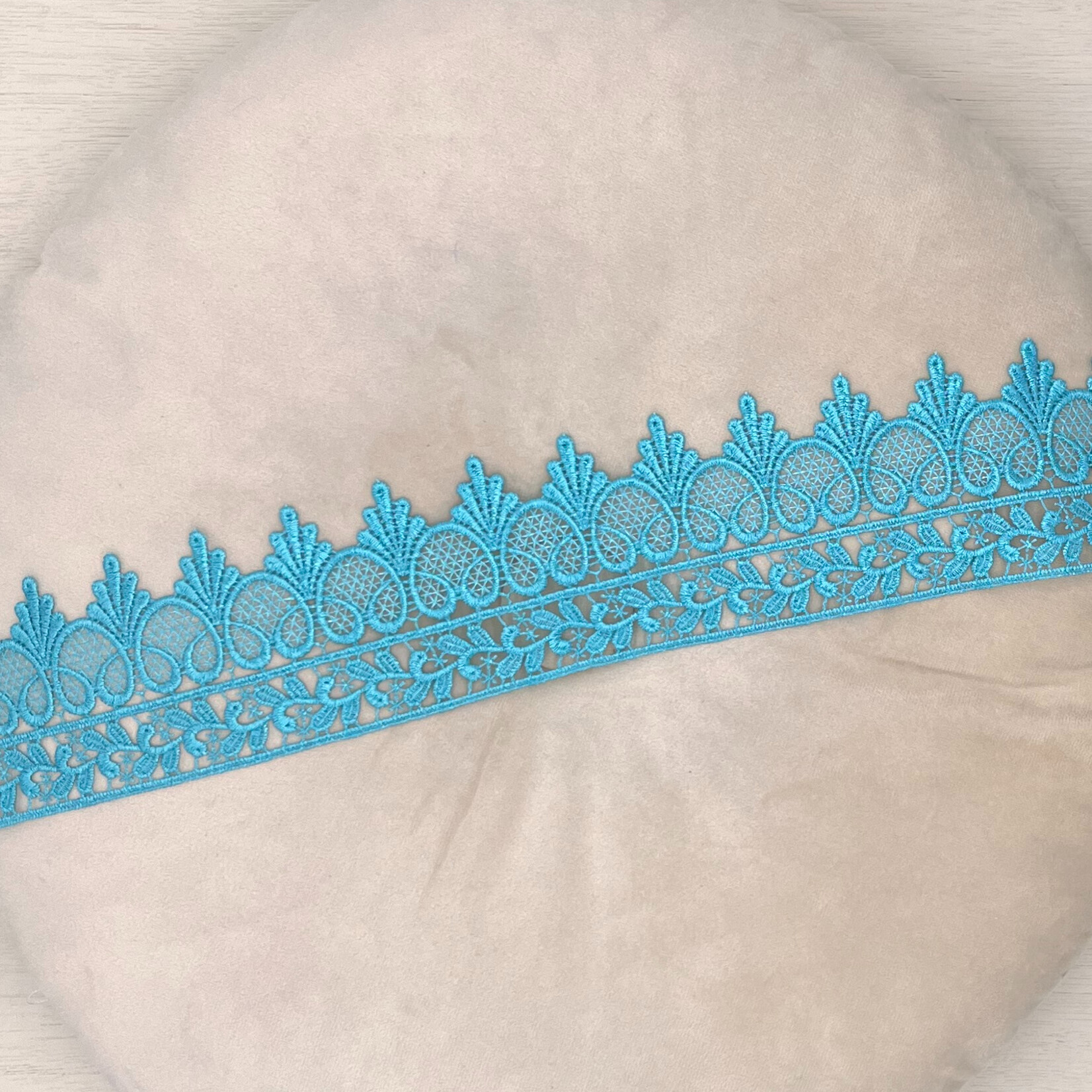 Broderie band aqua blauw 30 cm