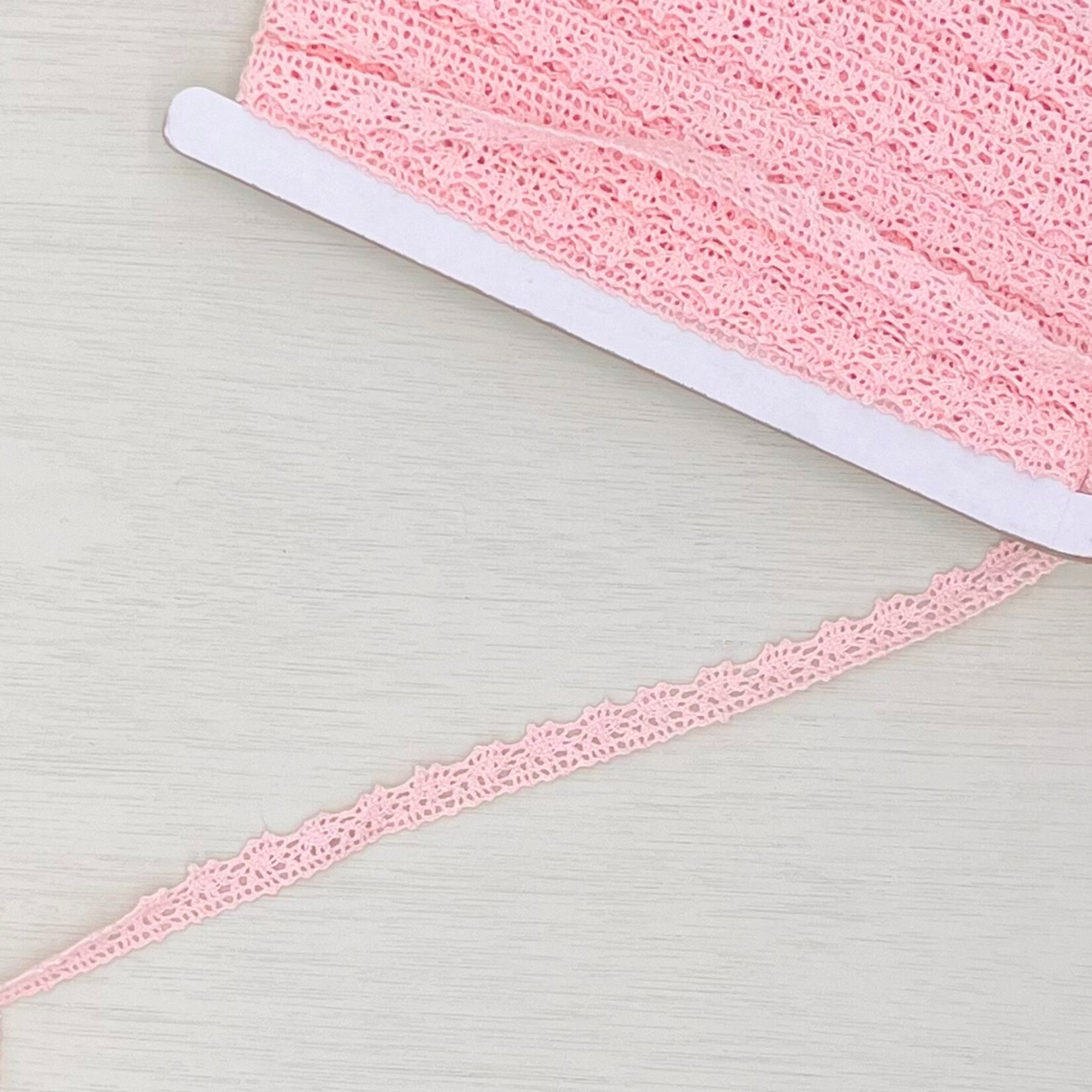 Broderie band licht roze 30 cm