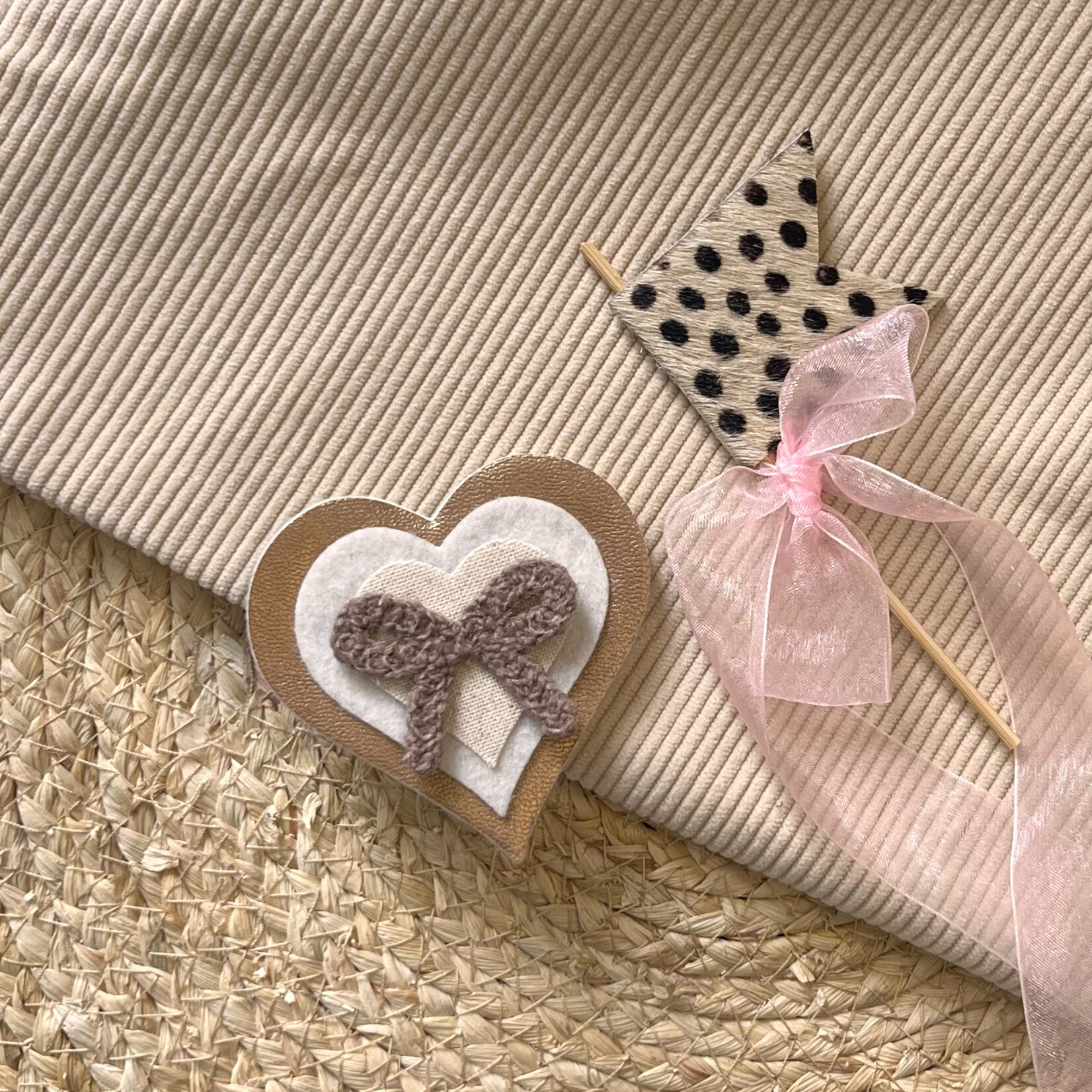Losse badge met strikje Kroon Glitter Crème naturel