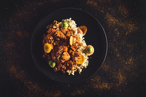 Kip tandoori met parelcouscous en gele wortel