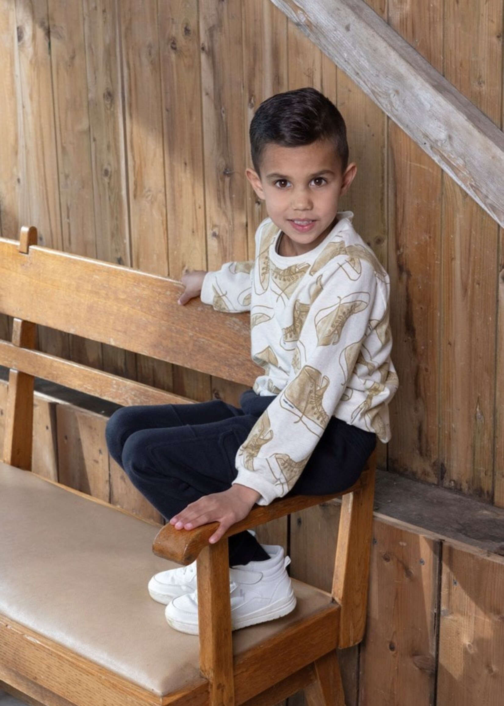 Sturdy Sweater AOP - Jump For Joy, Offwhite melange