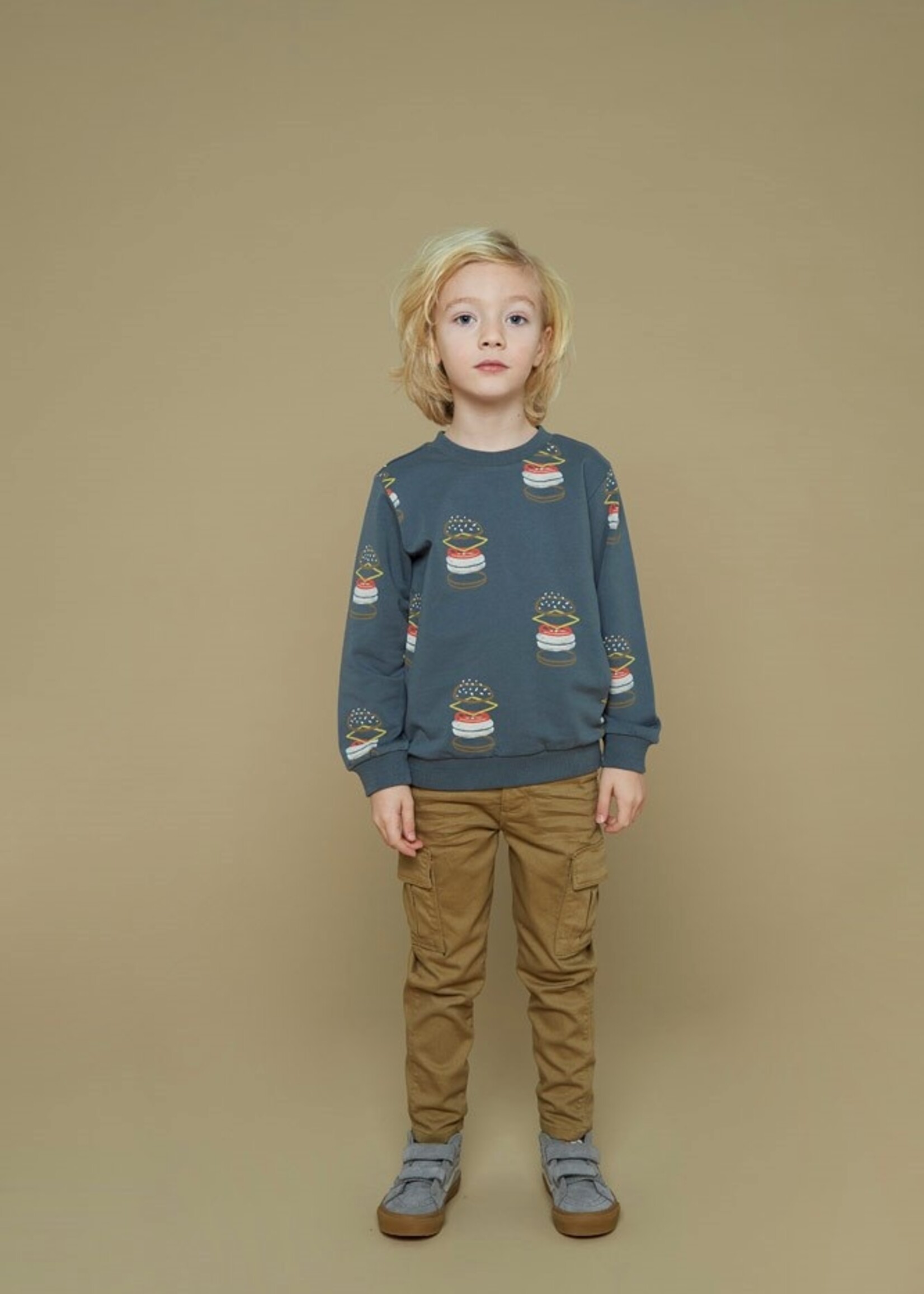 Sturdy Sweater AOP - Couch Club, Antraciet