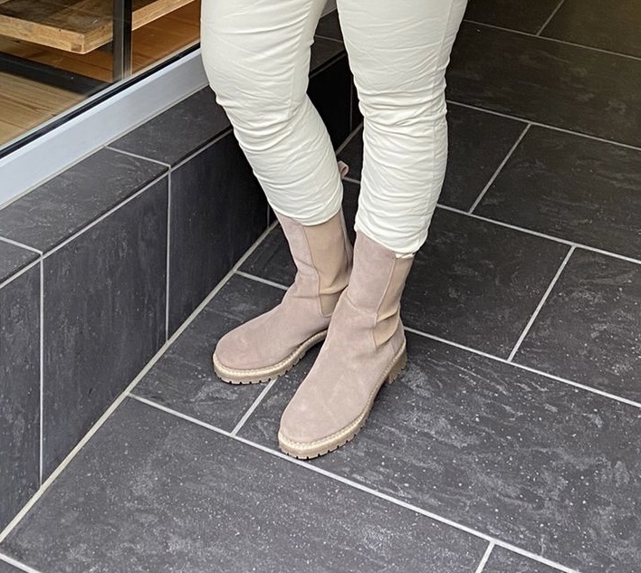 High Chelsea Boot Julie - Taupe Suede - Bei ut Maril \u0026 Bei d'r Lars