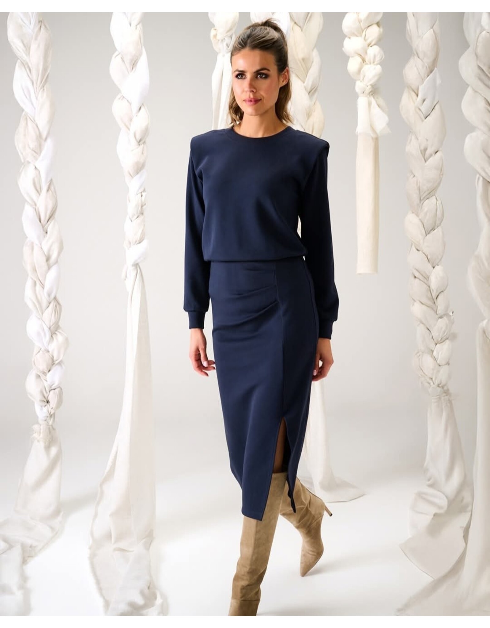 K-design 20 maxi jurk K-design met split B634 navy blazer