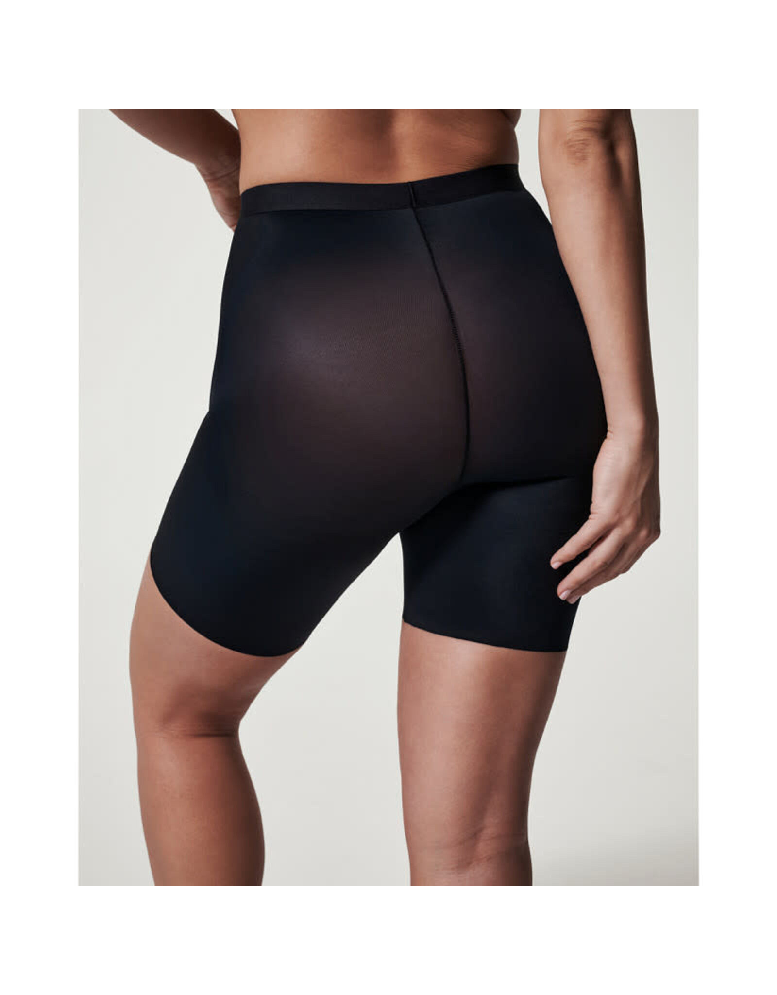 24 SPANXshape 10234R mid-thigh short 99990 very black