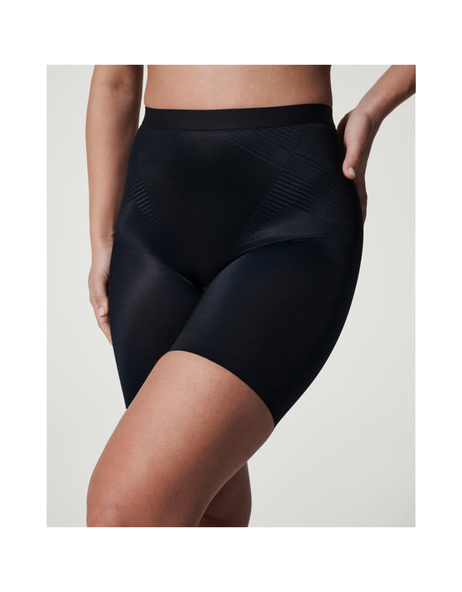 24 SPANXshape 10234R mid-thigh short 99990 very black