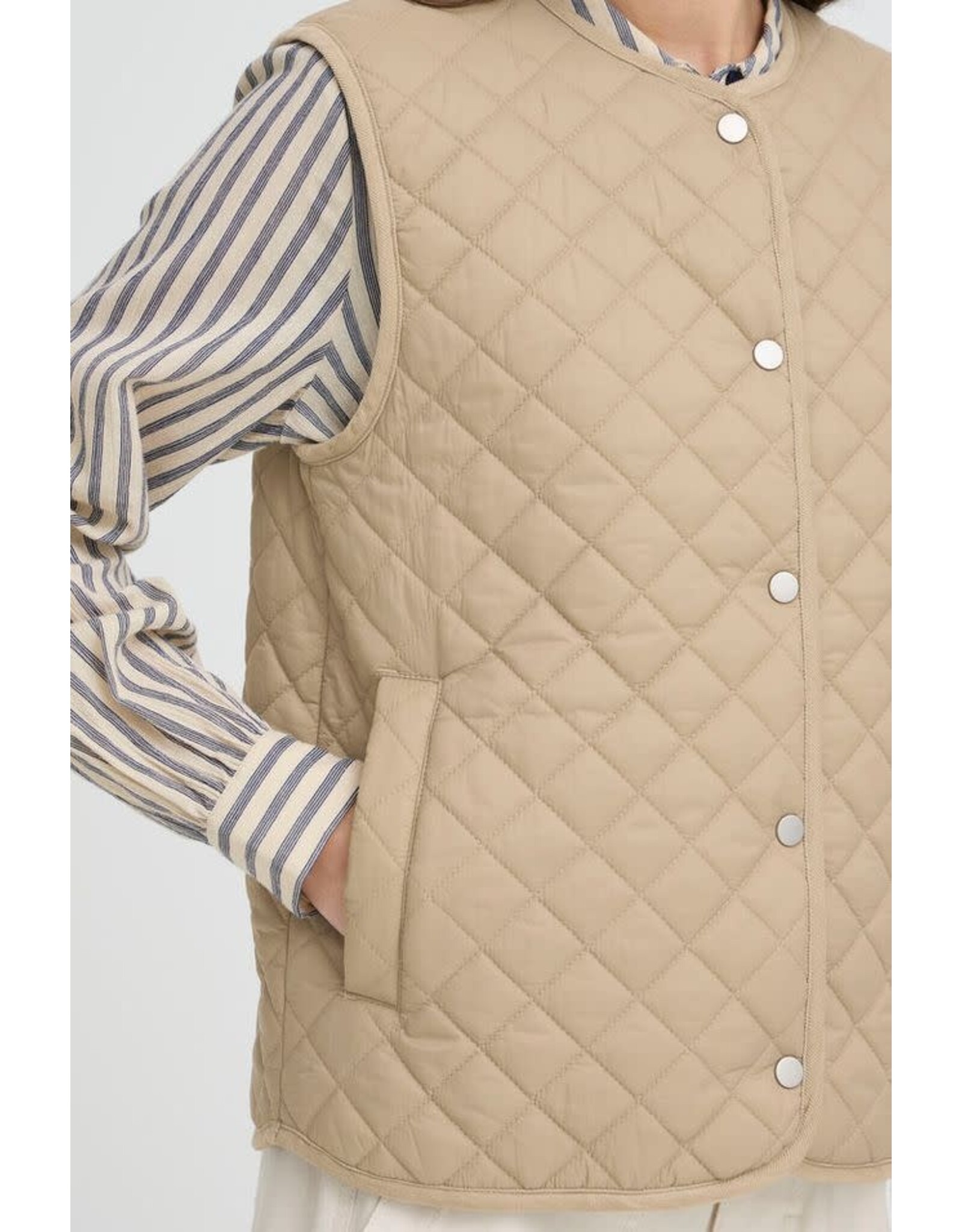 B.Young 44 waistcoat B-young 20818517 byberta 171109