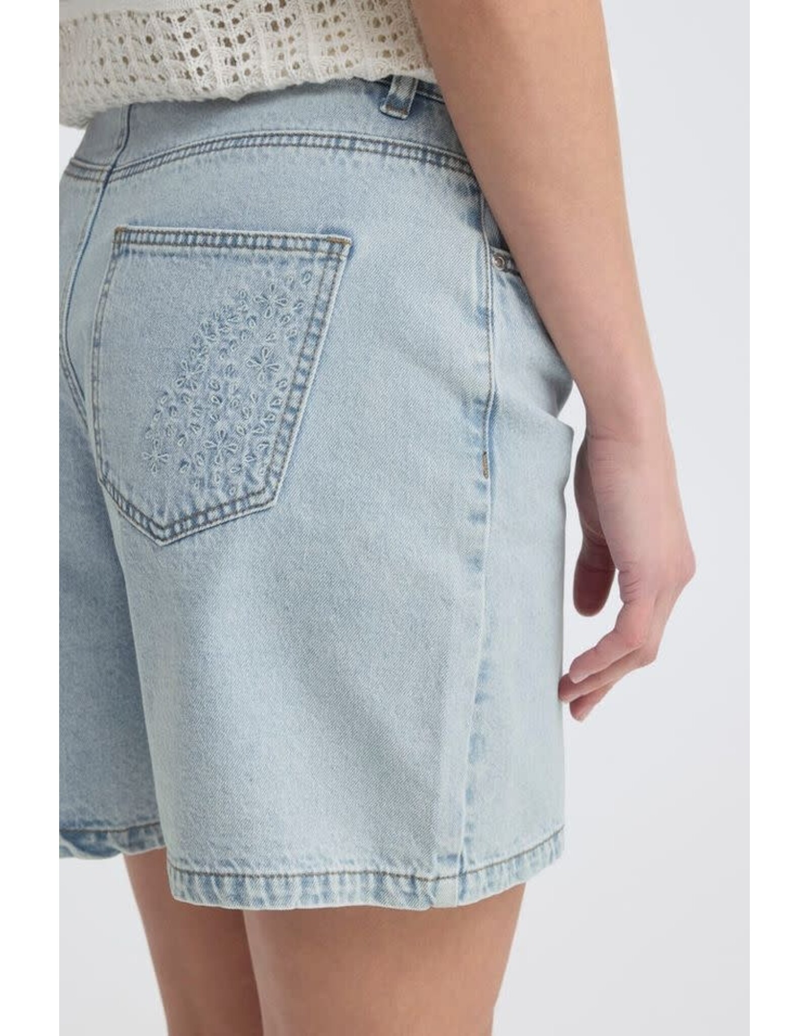 B.Young 44 short B.Young 20818843 Bykielo 200460 light blue denim