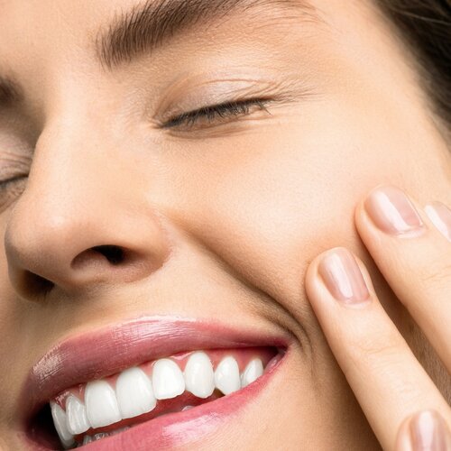 Luxuriöse Skincare mit aktiven Wirkstoffen für sichtbare Hautverbesserung