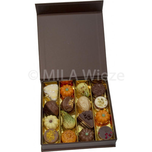 Luxe doos met 240 gr herfstpralines en versiering