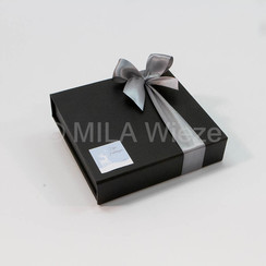 Luxe magneetdoos met 16 pralines - staffelkorting