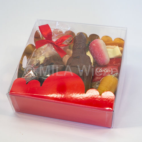 Sinterklaaspakket mica doos vierkant met snoepgoed van Sinterklaas