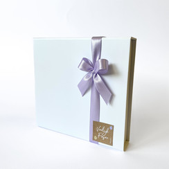 Paasgeschenk - Luxe doos met 56 paaseitjes assorti vullingen