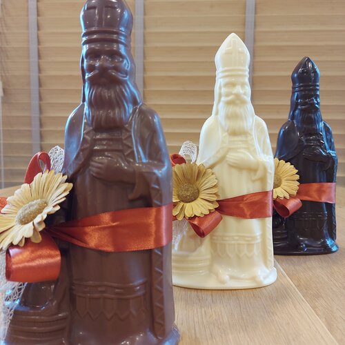 Sint - 250 gr - 25 cm - luxe versiering - fijne Callebaut chocolade