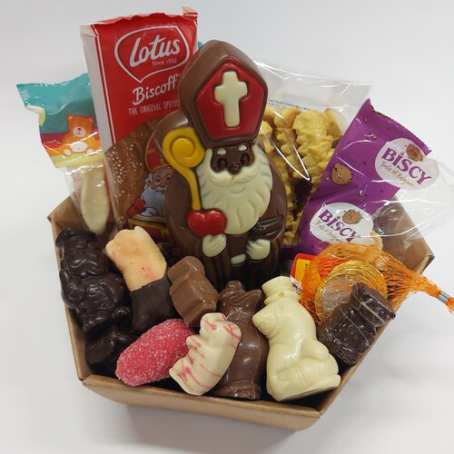 Zeshoekige lekkermand met een grote chocolade sint