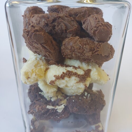 Glazen pot met schilfertruffels