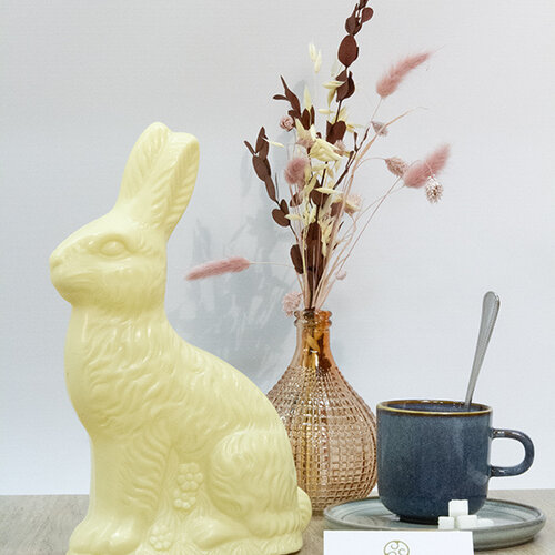 Zittende haas  300 gr - 27 cm in cello zak met clipsluiting  - 4 stuks - fijne Callebaut chocolade