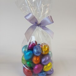 Paaszakjes 250 gr alu eitjes assorti van 8 smaken  - mica met strik