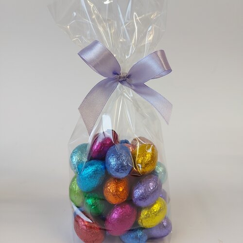 Paaszakjes 250 gr alu eitjes assorti van 8 smaken  - mica met strik