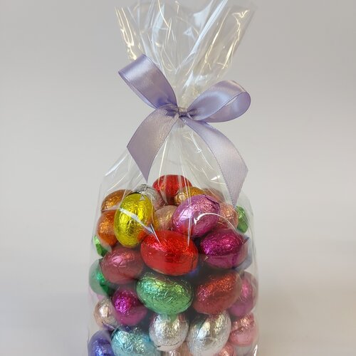 Paaszakjes 450 gr alu eitjes assorti van 8 smaken  - mica met strik