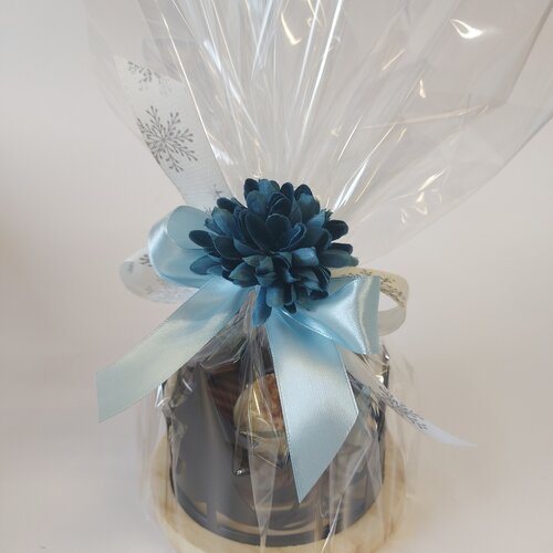 Klein theelicht skyline met pralines
