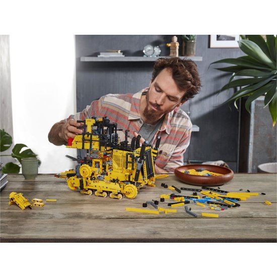 LEGO 42131 Cat® D11 Bulldozer met app-besturing