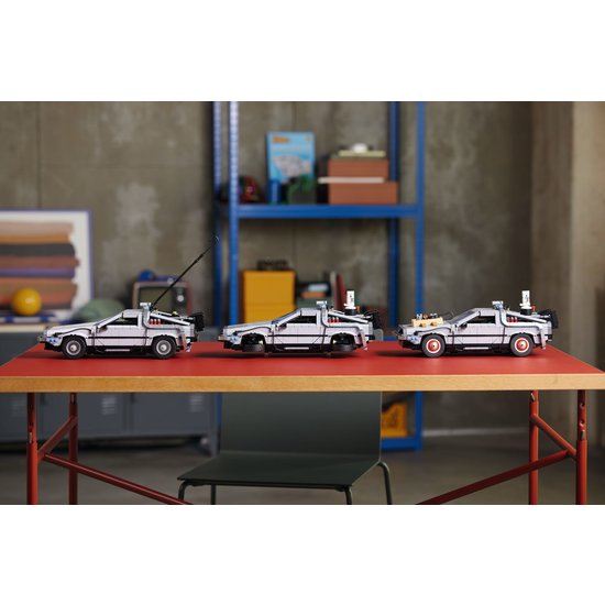 LEGO 10300 Back to the Future tijdmachine
