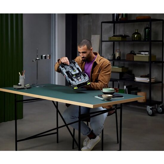 LEGO 42156 Peugeot 9X8 24H Le Mans Hybrid Hypercar