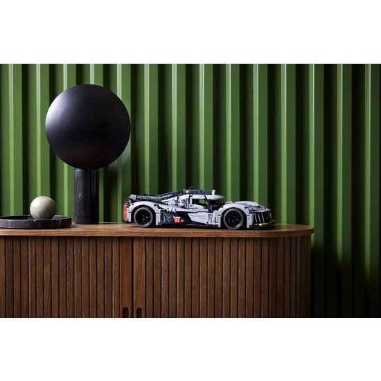 LEGO 42156 Peugeot 9X8 24H Le Mans Hybrid Hypercar