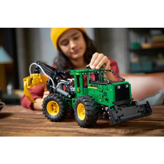 LEGO 42157 John Deere 948L-II houttransportmachine