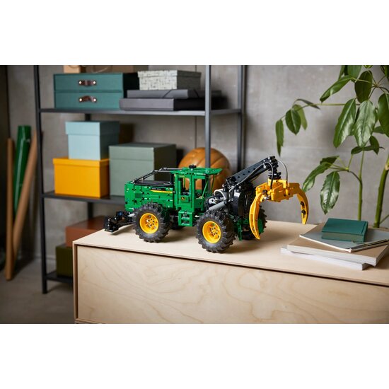 LEGO 42157 John Deere 948L-II houttransportmachine