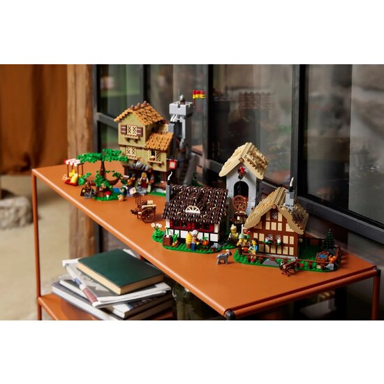LEGO 10332 Middeleeuws stadsplein
