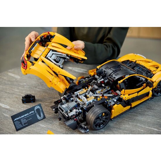LEGO 42172 McLaren P1