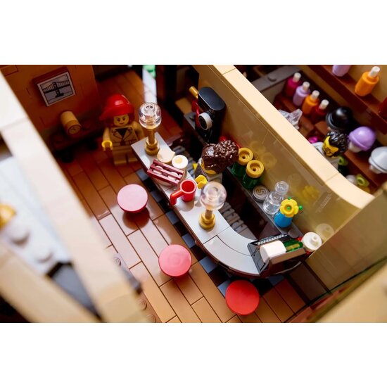 LEGO 10350 Hoekpand in tudorstijl