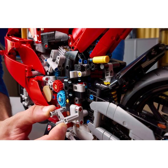 LEGO 42202 Ducati Panigale V4 S motor