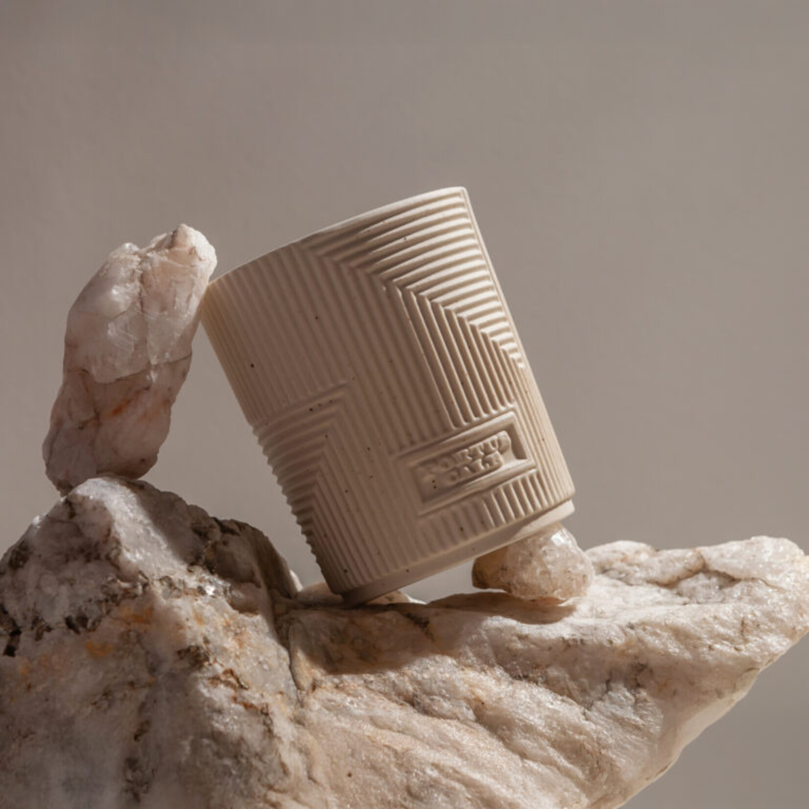 Portus Cale Aromatic Candle Hajjar Blanc