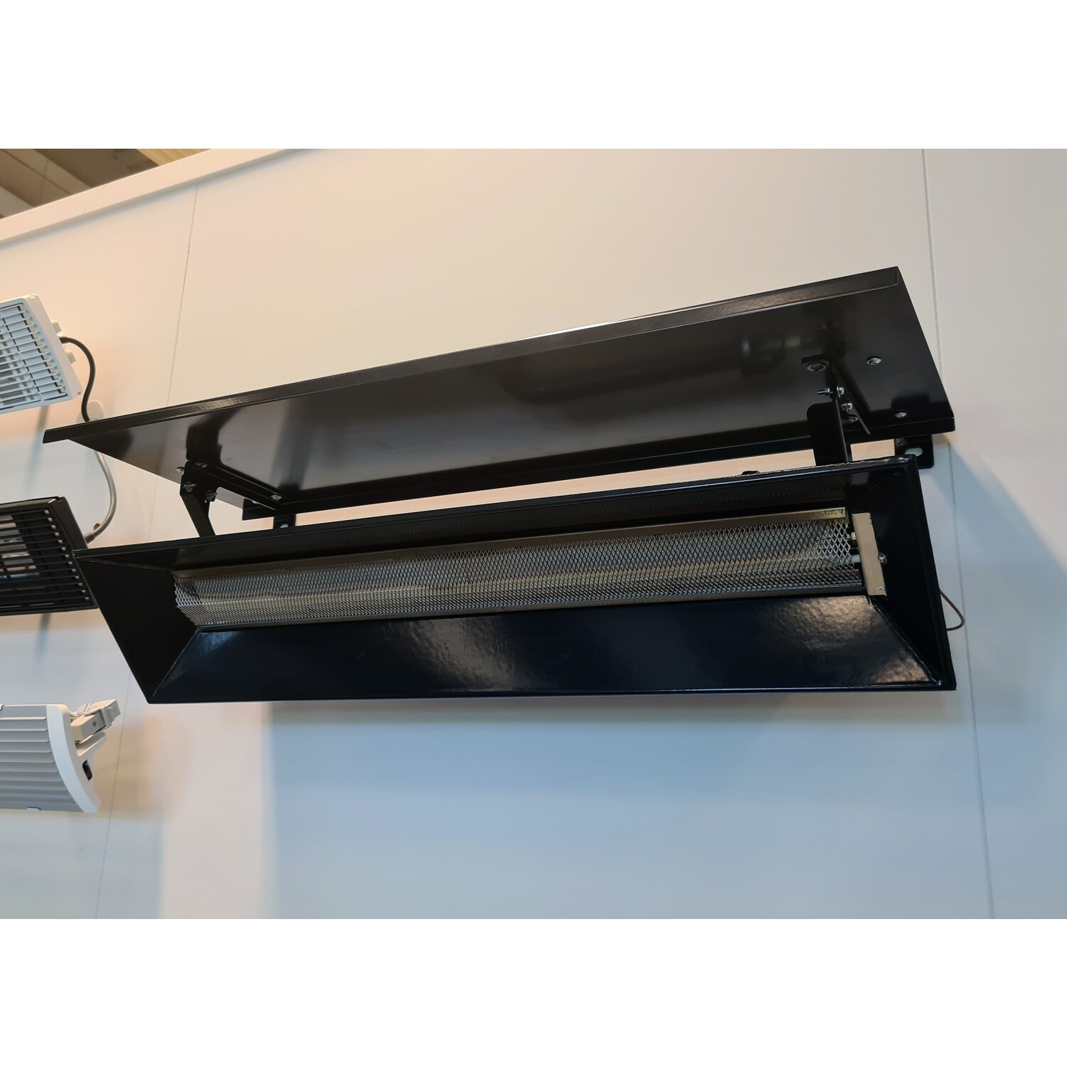 Alke AL-7 / 121 gasheater 6,2kW met beschermkap en wandbeugels