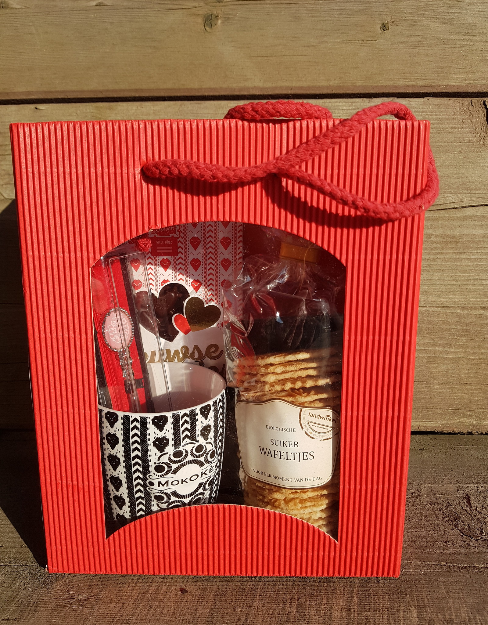 Lief rood tasje met venstertje