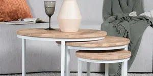 Welke kleur muur past goed bij houten meubels? 