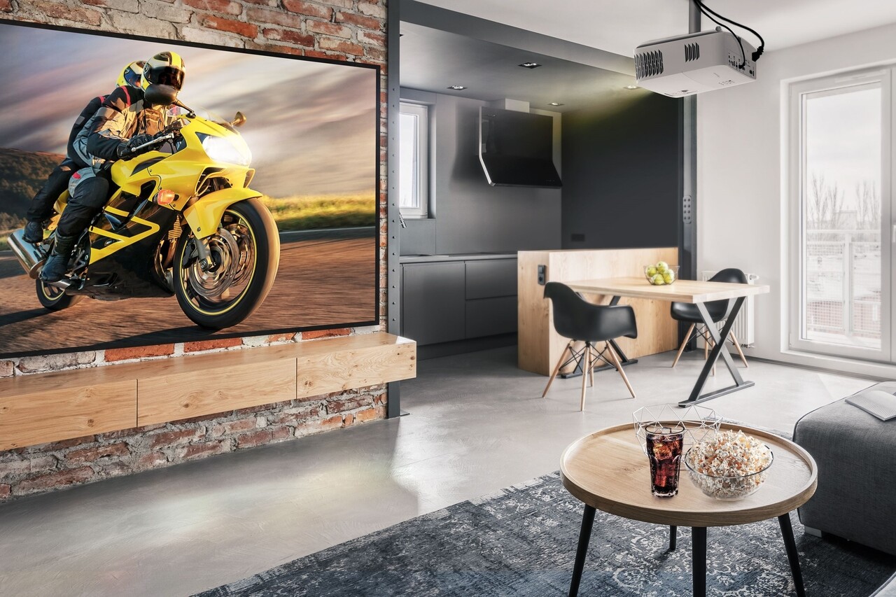 Optoma Optoma UHD35 4K HDR projector Optoma Optoma UHD35 4K HDR projector