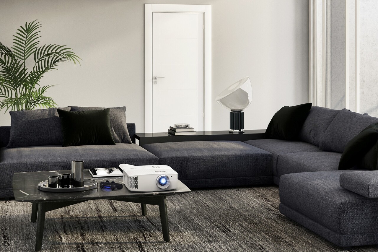 Optoma Optoma UHD35 4K HDR projector Optoma Optoma UHD35 4K HDR projector