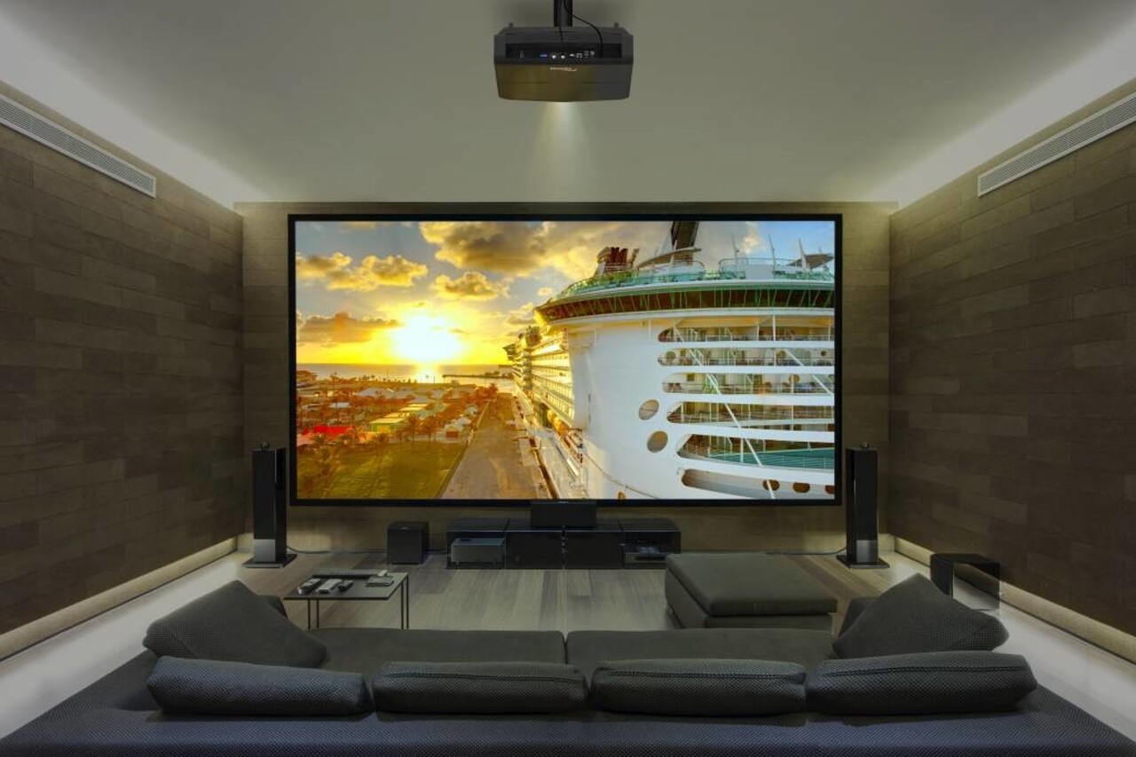Optoma Optoma UHZ65LV 4K laser projector Optoma Optoma UHZ65LV 4K laser projector