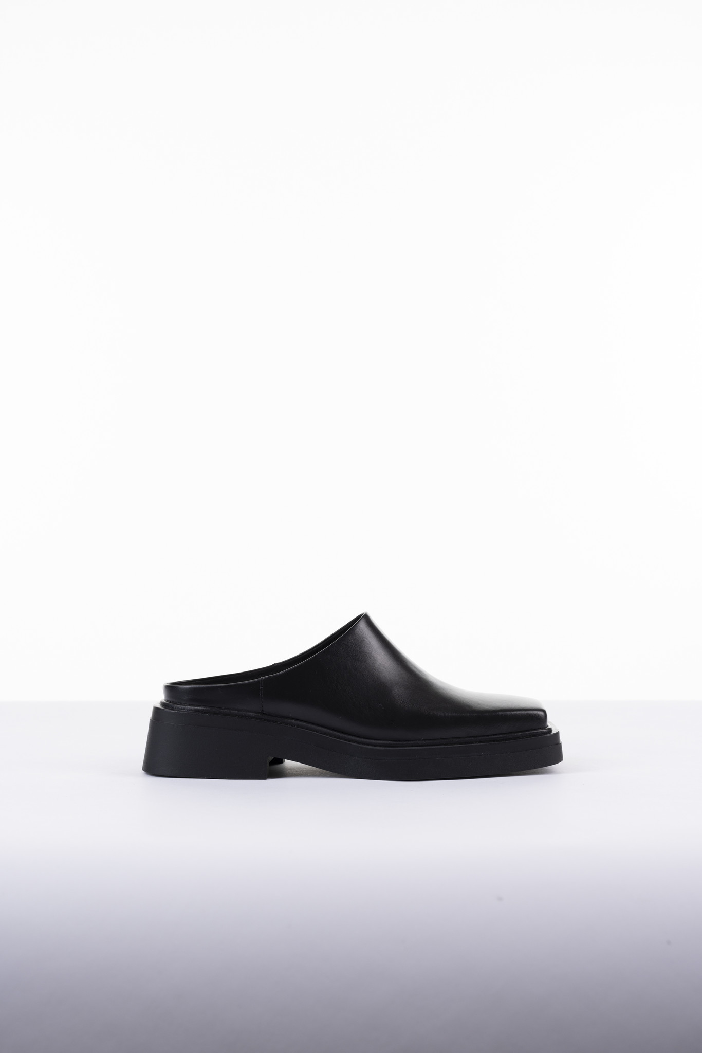 Eyra Mules Black
