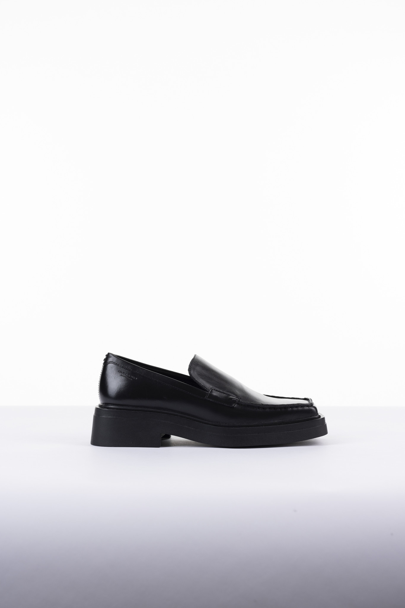 Eyra Loafers Black