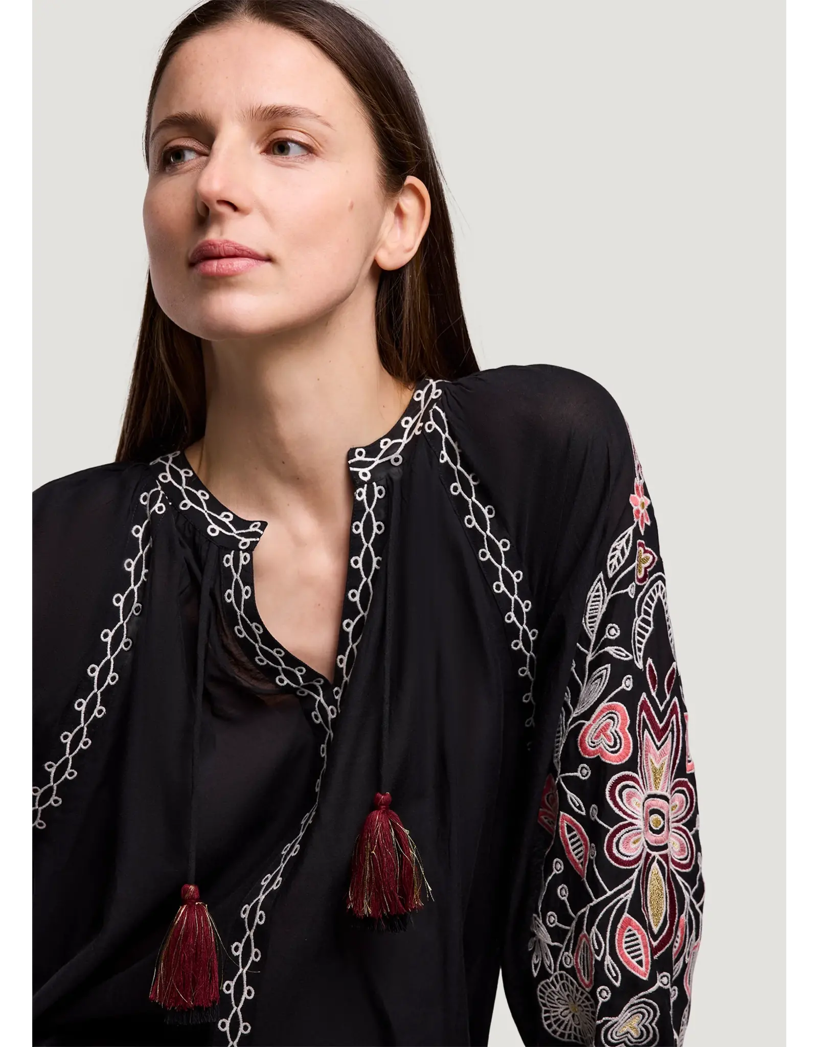 Summum Blouse - Black Embroidery